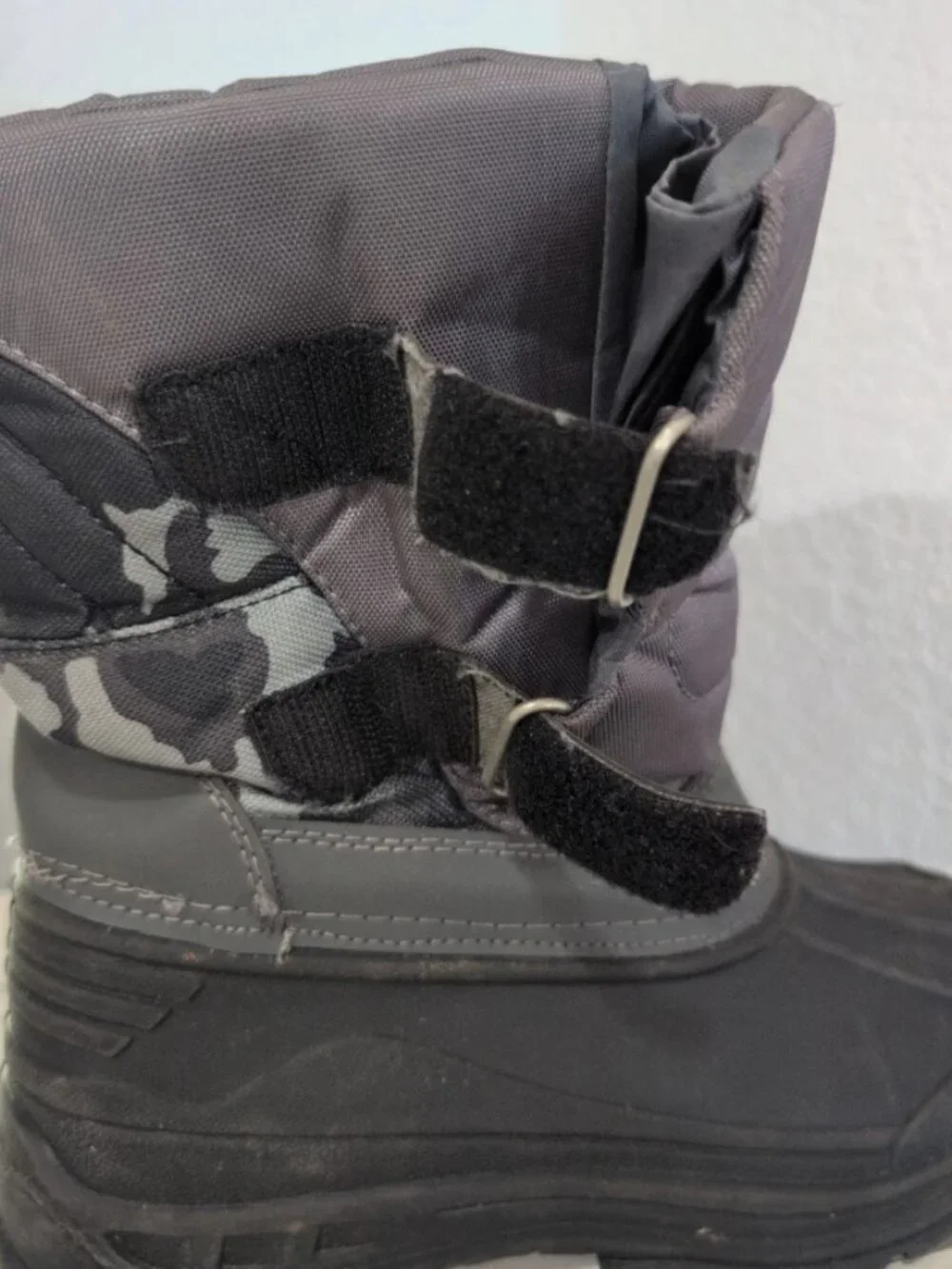 Camo Winter Snow Boots Youth Size 3 Waterproof Nonslip Insulated Black Grey